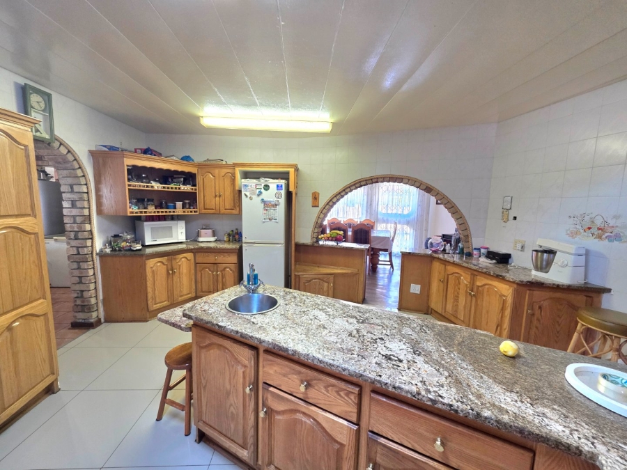 5 Bedroom Property for Sale in La Provance Free State